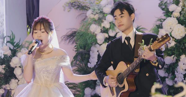 Cô dâu hát ngọt như rót mật, chú rể đệm đàn cực tình cảm trong lễ cưới