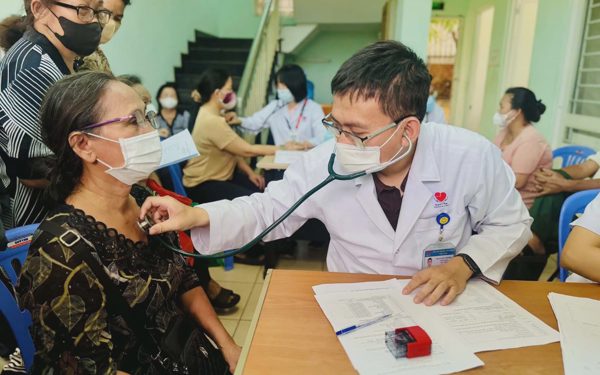 Cô đỡ, nhân viên y tế thôn, buôn ở Gia Lai được hỗ trợ tiền hàng tháng