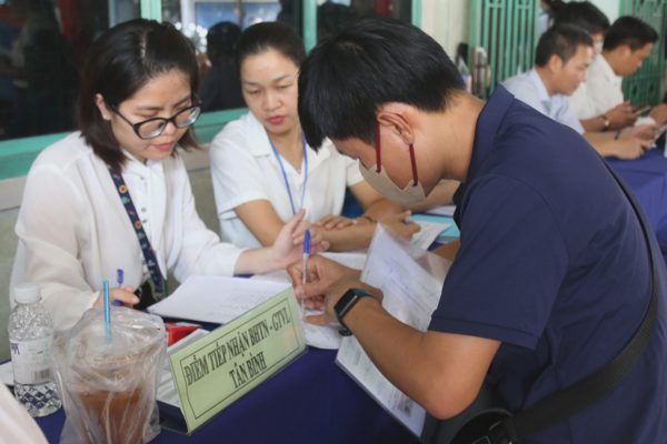 Có được hưởng trợ cấp thất nghiệp trước khi nghỉ hưu sớm?
