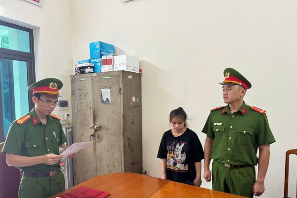 Cô gái 18 tuổi bị khởi tố sau vụ xe đạp điện tông cụ bà tử vong
