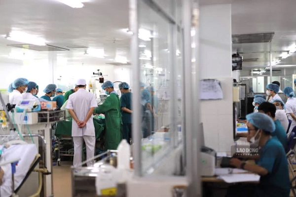 Cô gái 19 tuổi nguy kịch sau khi uống Panadol Extra cùng nước rửa chén