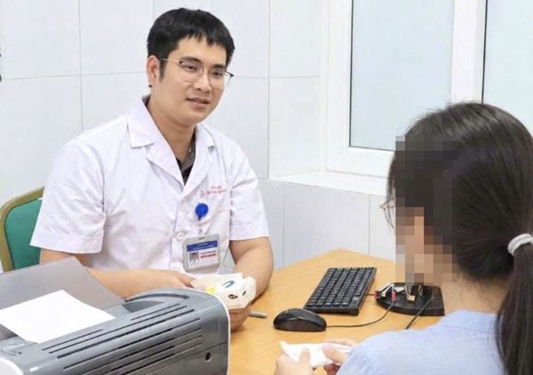 Cô gái 20 tuổi khám tâm thần: 'Ở nhà em nói gì cũng thành lỗi của em'