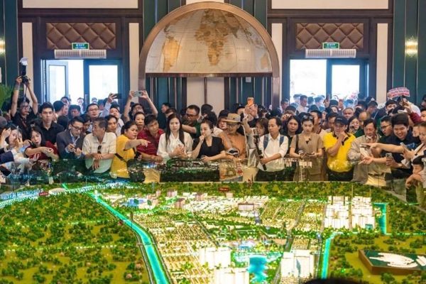 Cô gái 24 tuổi tiết lộ bí quyết mua nhà, mua xe sau 4 năm làm môi giới bất động sản