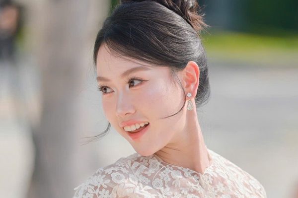 Cô gái IELTS 7.5, tốt nghiệp xuất sắc 2 chuyên ngành ở Đại học Ngoại thương
