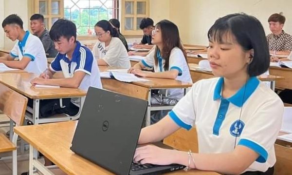 Cô gái khiếm thị bước ra thế giới