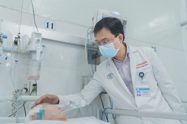 Cô gái nguy kịch sau khi bị Mercedes tông ở Vũng Tàu