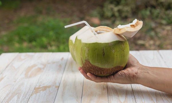 Cô gái suýt mất mạng vì uống 1 lít nước dừa mỗi ngày để giảm béo