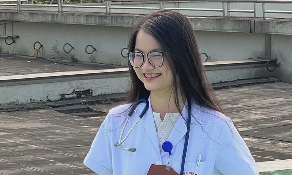 Cô gái 'suýt trượt' Đại học Y Hà Nội thành thủ khoa bác sĩ