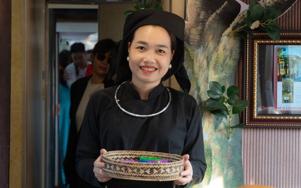 Có gì trên chuyến tàu di sản về xứ trà Thái Nguyên chỉ 200.000 đồng