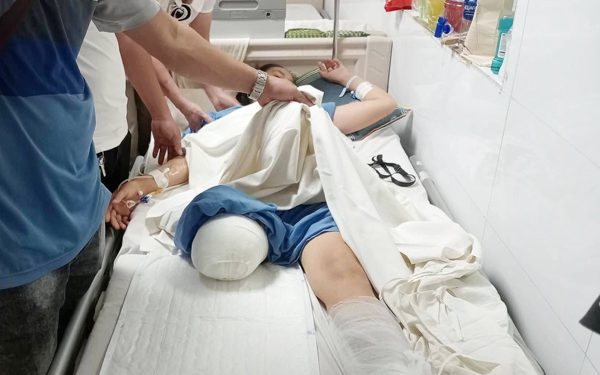 Cô giáo mầm non bị cắt một chân sau tai nạn, hai con thơ ngóng mẹ