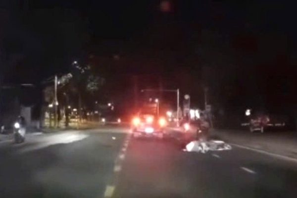 Cô giáo trẻ té ngã trên đường, bị ô tô tông dẫn tới tử vong