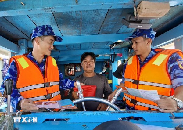 Cơ hội lịch sử từ bước ngoặt gỡ “thẻ vàng”