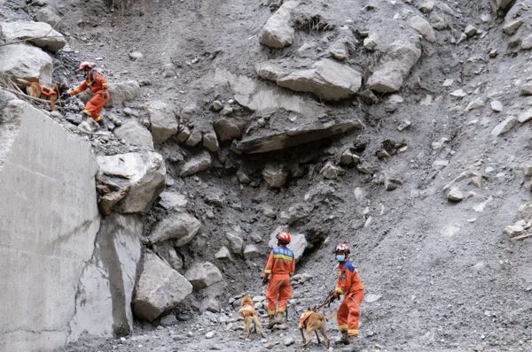 Cơ hội sống sót mong manh sau 1 tuần lũ quét kinh hoàng ở biên giới Nepal