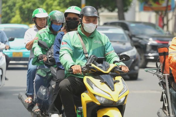 Có nên để tài xế xe công nghệ tự chịu toàn bộ mức đóng bảo hiểm xã hội?