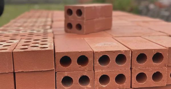 Có nên dùng gạch lỗ khi xây nhà?