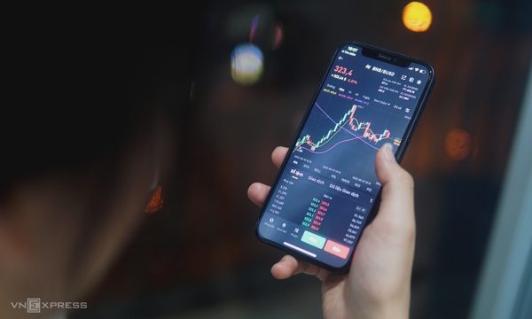 Có nên giao dịch tiền số OTC để tránh rủi ro khóa tài khoản ngân hàng?