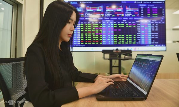 Có nên gom thêm cổ phiếu khi đang lãi gấp đôi?