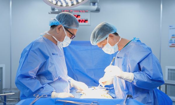 Có nên phẫu thuật ung thư buồng trứng?