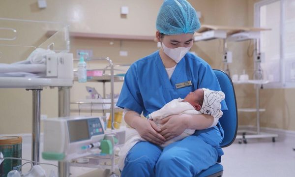 Có nên vỗ ợ hơi cho trẻ sơ sinh sau khi bú?