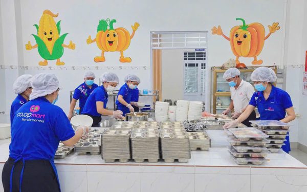 Co.opmart triển khai bếp suất ăn học đường, kiểm soát từ gốc đến bàn ăn