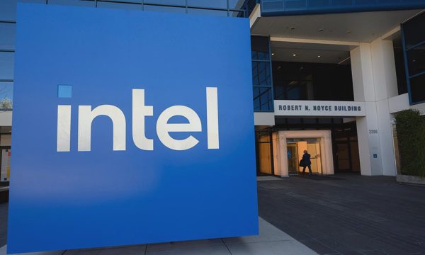 Cổ phiếu Intel giảm mạnh nhất 50 năm
