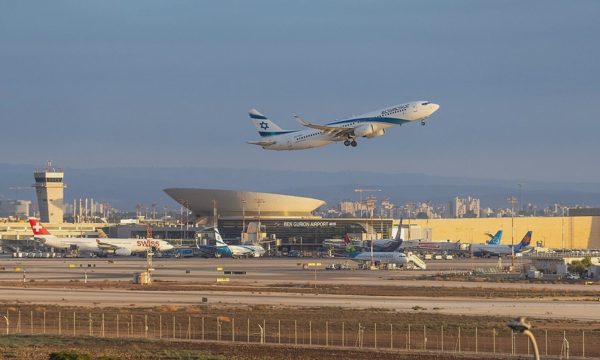 Cơ phó flydubai âm mưu 'lao máy bay vào sân bay Israel'