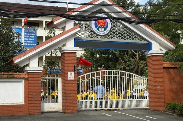 Cơ quan chức năng cưỡng chế thi hành án, học sinh tạm nghỉ học