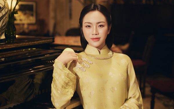 Cô sinh viên đặt hàng nhạc sĩ Trần Mạnh Hùng và ra cả album về Hà Nội