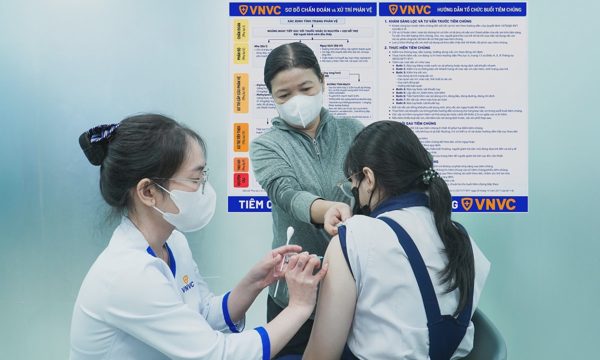 Có thể tiêm ngừa não mô cầu ngay sau vaccine khác không?