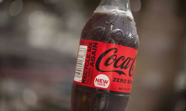 Coca-Cola, Nestlé sửa nhãn gây hiểu lầm về chai nhựa '100% tái chế' tại EU