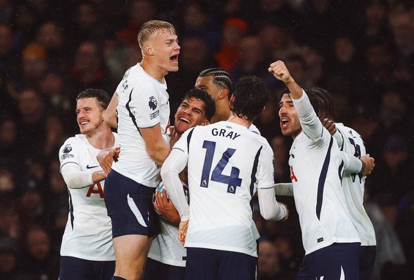 Cole Palmer bị thẻ đỏ, Chelsea thua đau Tottenham