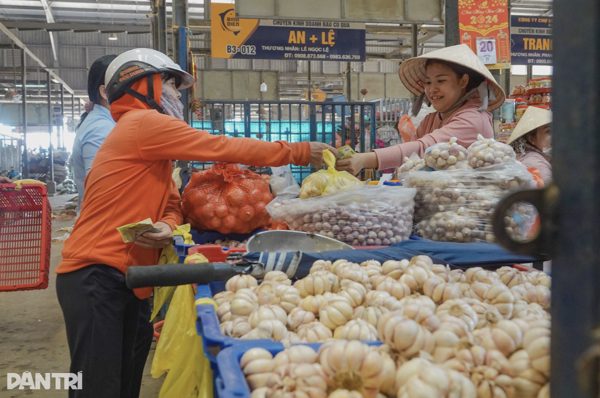 Con gà, quả trứng, bó rau ngoài chợ khó lấy hóa đơn: Gỡ cách nào?