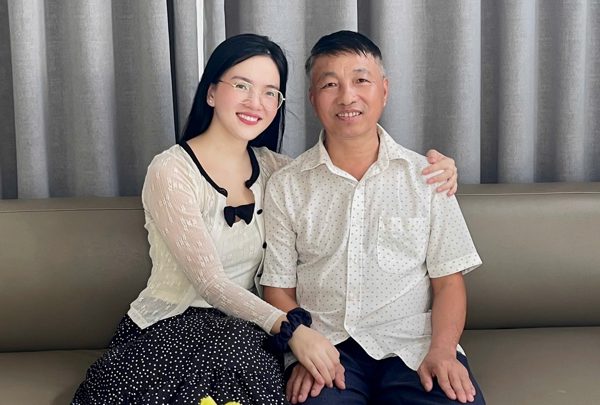 Con gái 32 tuổi hiến gan cứu bố: 'Con chỉ muốn được gọi bố ơi lâu hơn nữa'