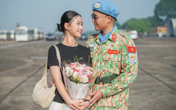 Con gái 8 tháng tuổi tiễn cha, chiến sĩ trẻ hoãn cưới để nhận nhiệm vụ gìn giữ hòa bình Liên hợp quốc