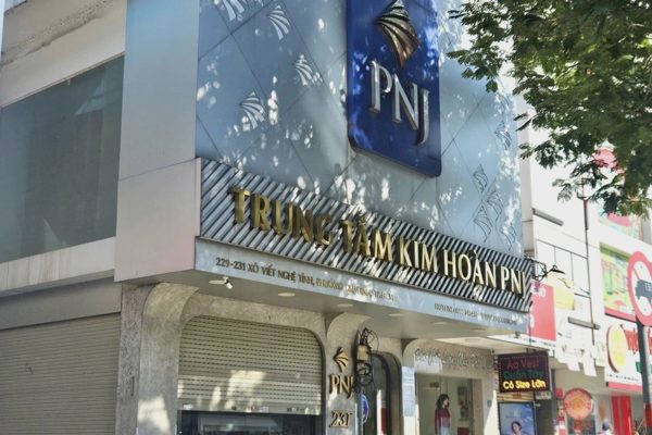 Con gái bà Cao Thị Ngọc Dung bị bán giải chấp gần 3 triệu cổ phiếu PNJ