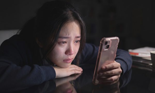 Con gái bị người yêu hăm dọa, tôi báo công an được không?