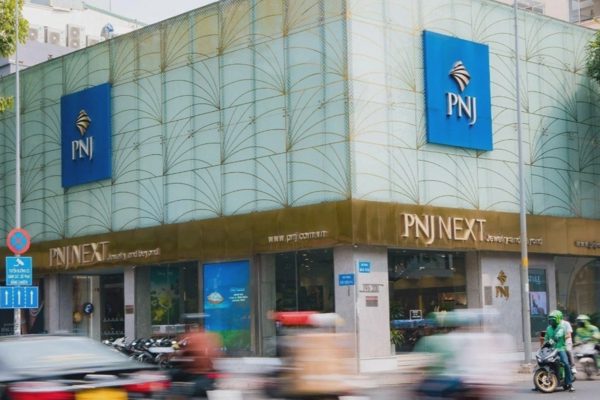 Con gái của Chủ tịch Cao Thị Ngọc Dung bán ra 25 triệu cổ phiếu PNJ