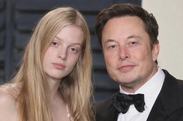 Con gái Elon Musk quay lưng với cha tỷ phú, tự kiếm tiền lo cuộc sống