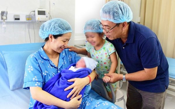 Con gái hay con trai, cha mẹ Việt có thực thương quý như nhau?