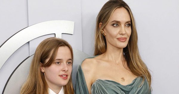 Con gái út Angelina Jolie và Brad Pitt tự mưu sinh, bán tranh tại hội chợ