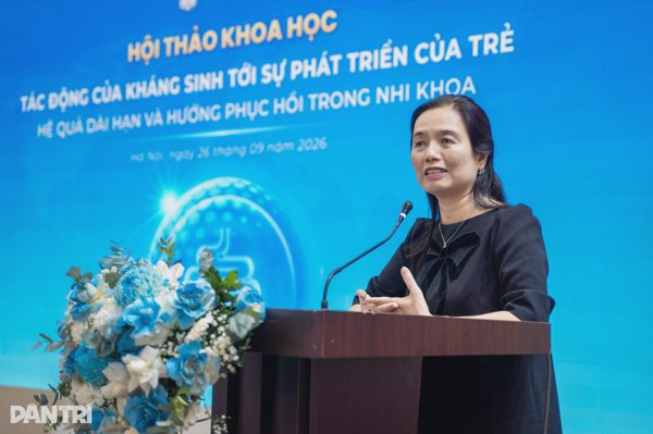 Con ốm được kê 6 loại thuốc, nhiều bố mẹ Việt vẫn xin thêm cho "nhanh khỏe"