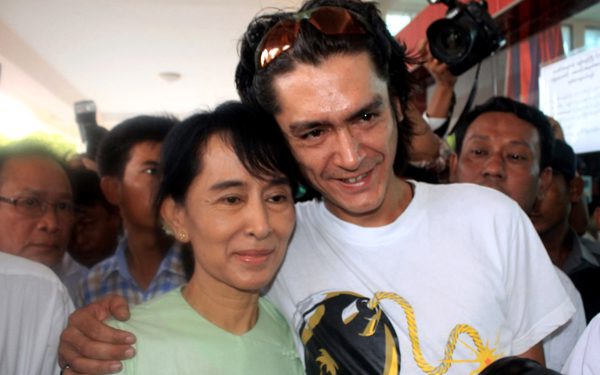 Con trai bà Aung San Suu Kyi tiết lộ câu hỏi thăm đầu tiên của mẹ