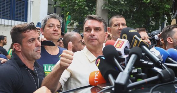 Con trai cựu Tổng thống Bolsonaro giành ưu thế trong bầu cử Brazil