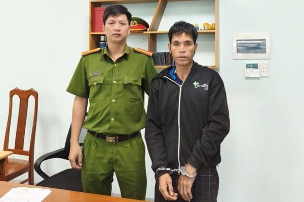 Con trai đổ xăng đốt nhà vì thấy nhà bừa bộn, cha tử vong