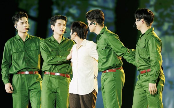 Concert Anh trai vượt ngàn chông gai: 'Xin đừng trách những giọt nước mắt của chúng tôi'