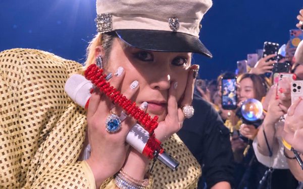 Concert BIGBANG Hà Nội: G-DRAGON đập guitar, TAEYANG hô 'Việt Nam vô địch'
