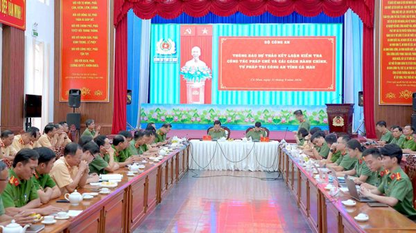 Công an Cà Mau nâng chất công tác pháp chế, phục vụ người dân