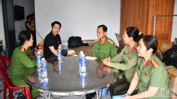 Công an Đồng Tháp thăm hỏi, động viên cán bộ, chiến sĩ bị thương khi làm nhiệm vụ