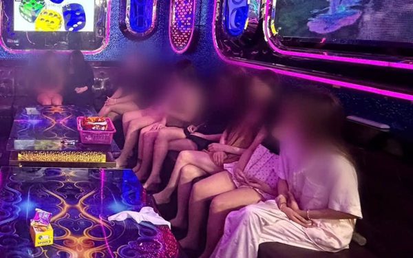 Công an giải cứu 46 nữ tiếp viên karaoke, trong đó có nhiều bé gái