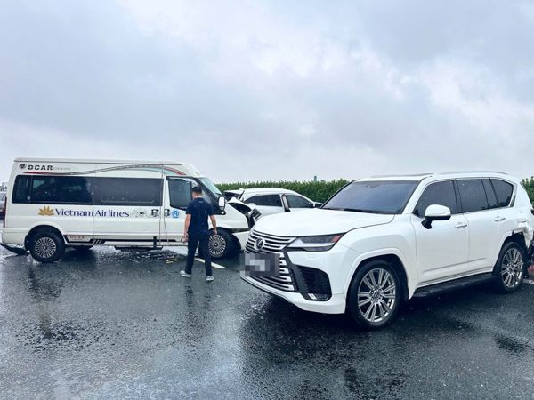 Công an Hà Nội điều tra vụ Lexus lạng lách, chặn xe trên cao tốc dẫn đến tai nạn